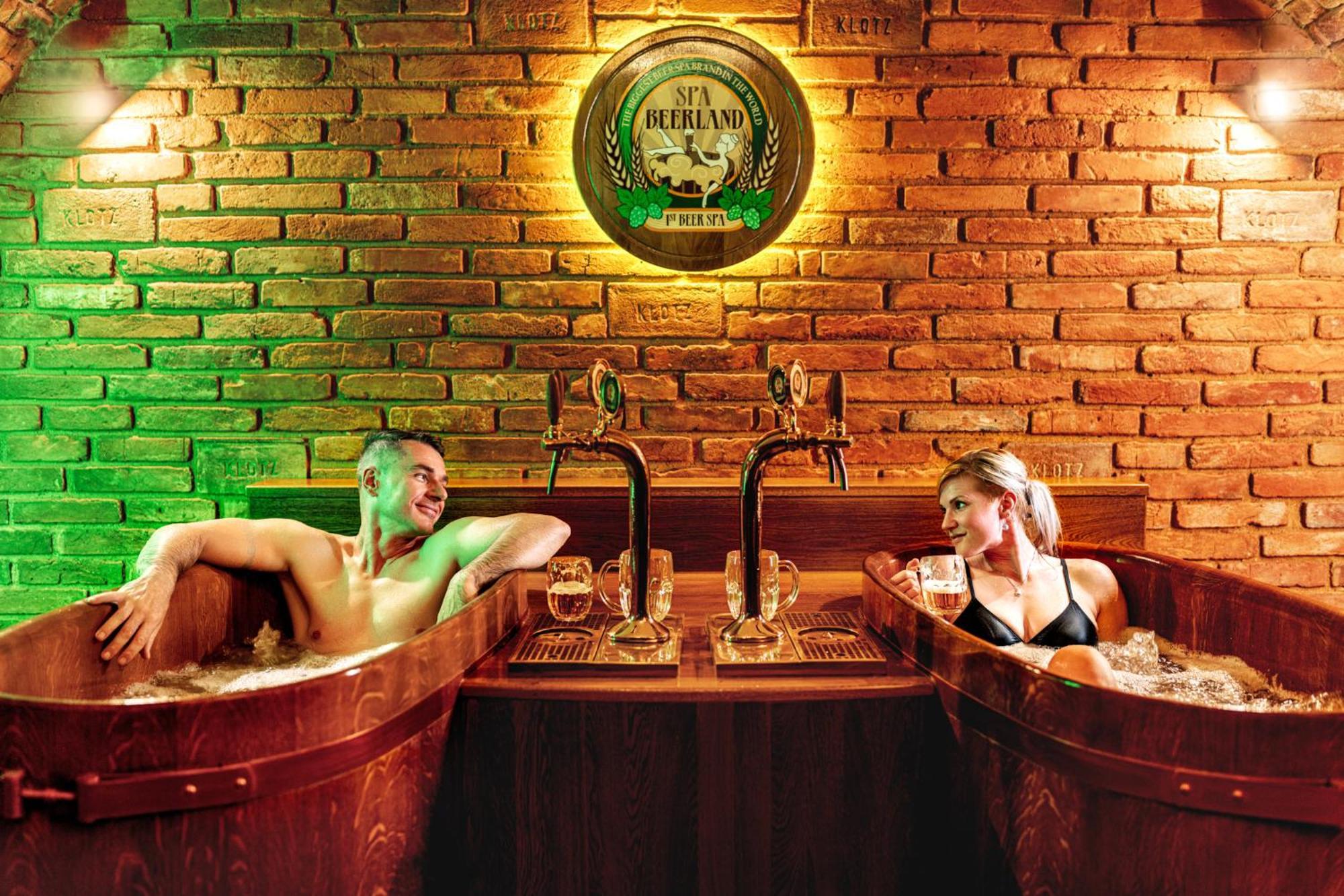 Spa Beerland - At The Golden Lamb Plzeň Extérieur photo